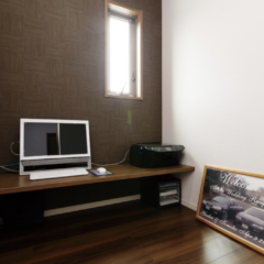 【書斎の壁紙選び見本帖】おしゃれで仕事や勉強が捗る人気のカラーやアイデア