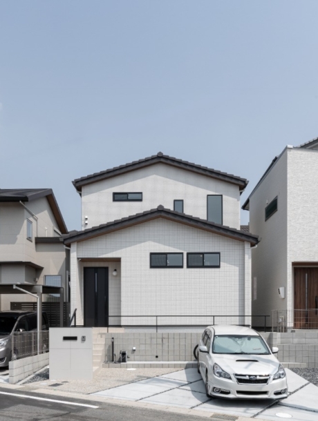 カラフルを愉しむ白い家